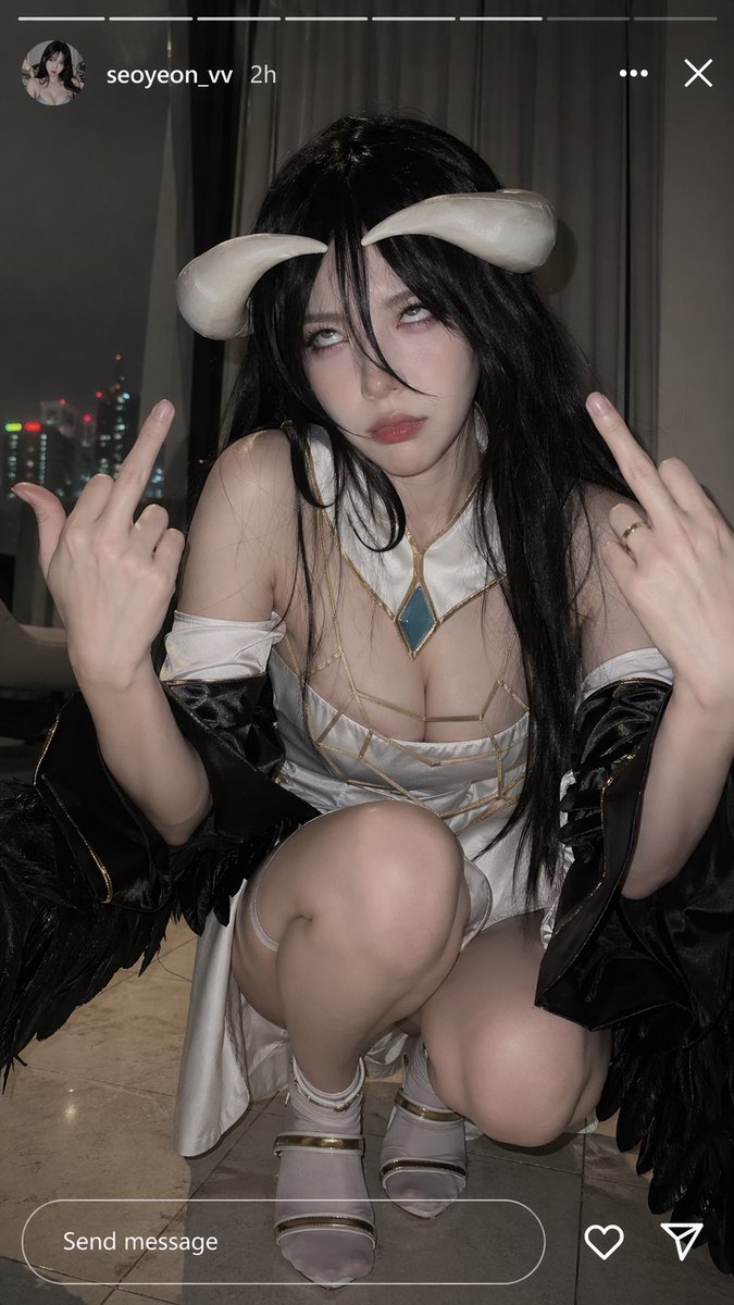 Albedo Cosplay Instagram Story example